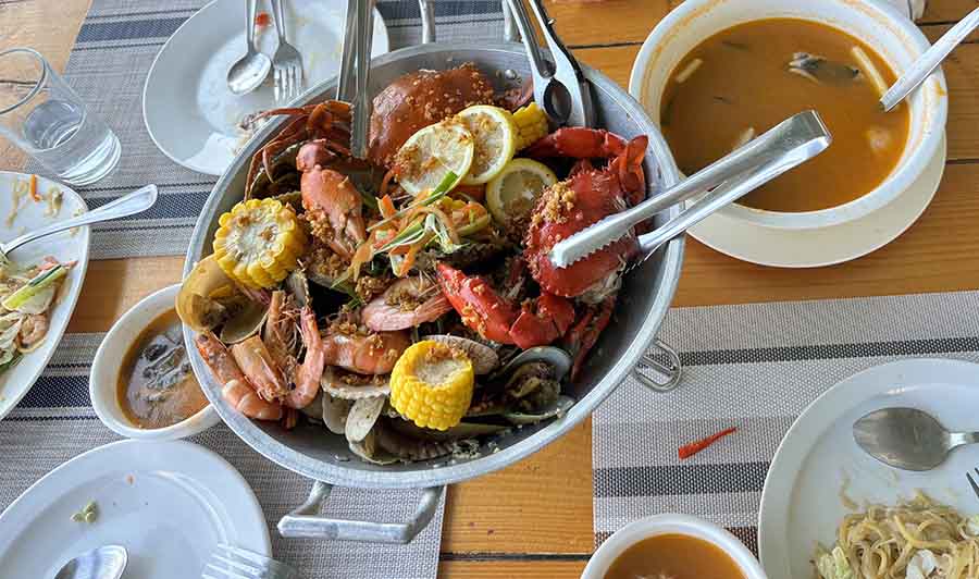 A couple of friends picked me up from Cebu airport during my layover and we went over for a seafood brunch at a nearby restaurant. The dish was garnished with crispy onions, tomatoes and spices and appeared quite oily 