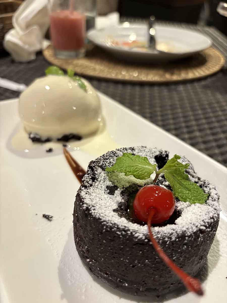This dessert is a chocolate cake with molten chocolate inside it. The popular restaurant Kermit — known for its pizzas — in General Luna served it with ice cream. General Luna is the most popular touristy city at Siargao