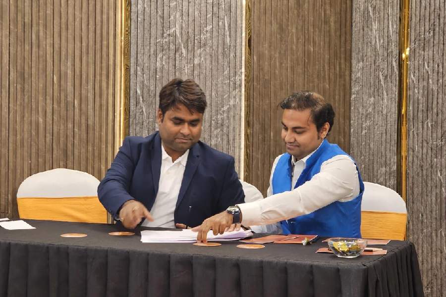 Dr Amit Kumar Dey of Diabetes.AI and Koustav Chatterjee of Care.AI sign a pact for collaboration on artificial intelligence in medicine at a Sector V hotel