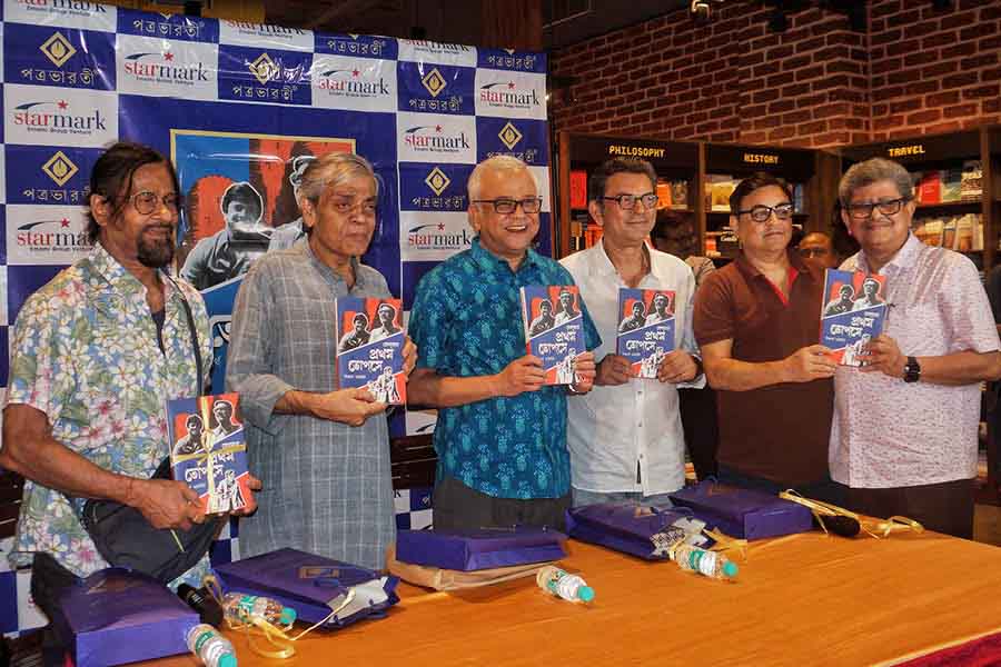 Reunion of actors from Feluda films at launch of ‘Feludar Prothom Topshe’ by Siddhartha Chatterjee