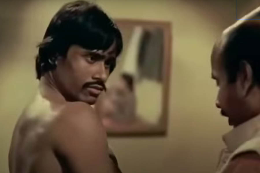 Moloy Roy as Gunomoy Bagchi and Santosh Dutta as Lal Mohan Ganguly in ‘Joi Baba Felunath’