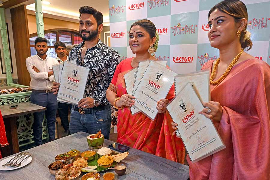 (L-R) Bishal Saha, Koneenica Banerjee and Teena Saha at the inauguration