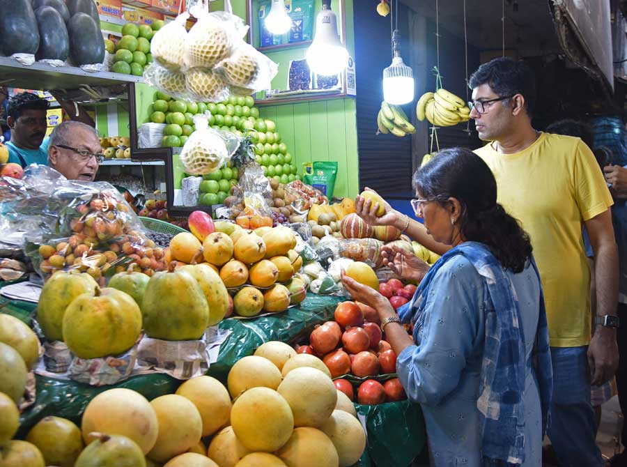 Late-night fruits shopping at Bhowanipore on Thursday night for Akshay Tritiya 