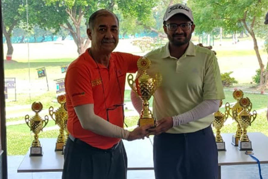 Jashan Shah (right) collects his trophy from JL  Roy.