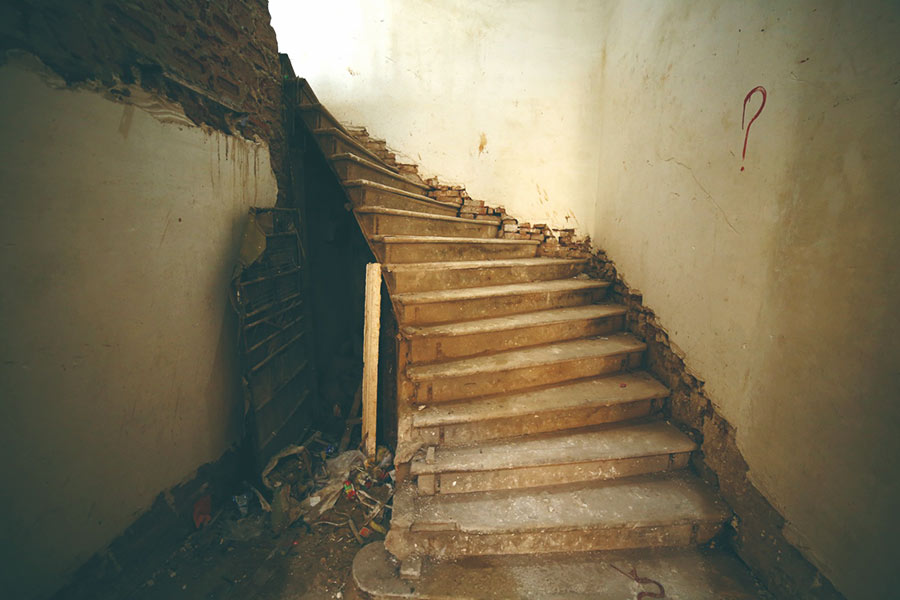 A makeshift staircase had been constructed connecting the thakurdalan to the first floor