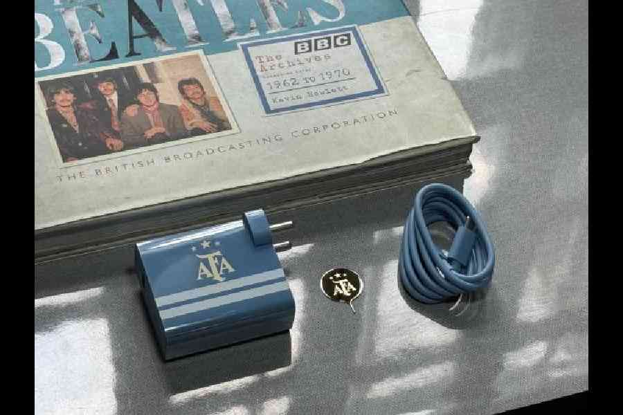 The charging brick, write and SIM ejector are designed to reflect the overall theme of the special edition