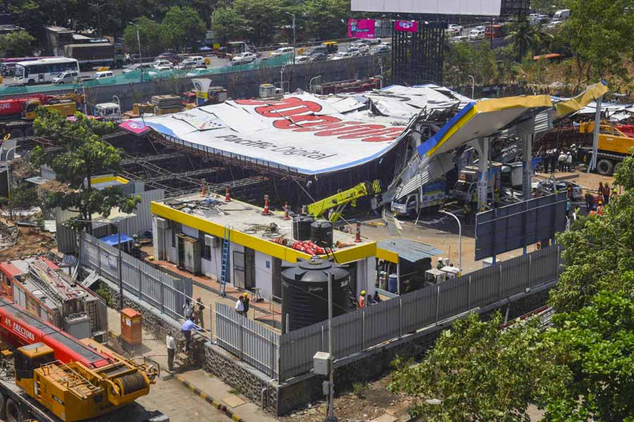 hoarding collapse | Mumbai hoarding collapse in Ghatkopar: Search and ...