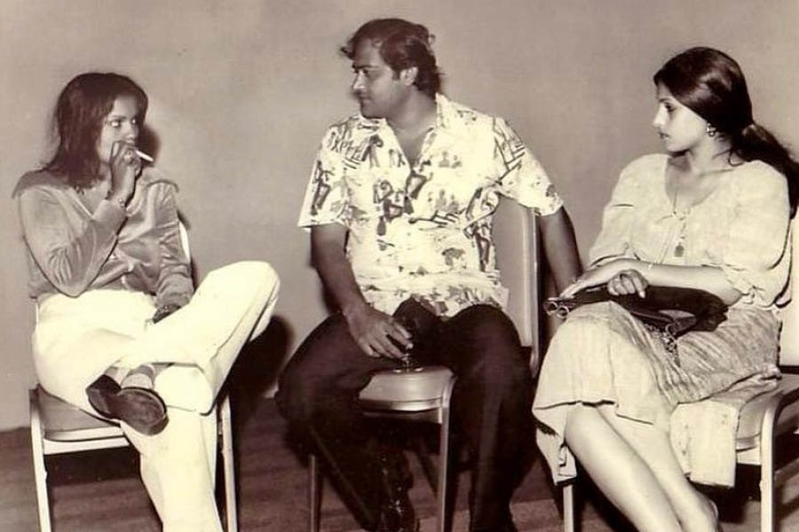 Zeenat Aman with filmmaker Joy Mukherjee and Dimple Kapadia.