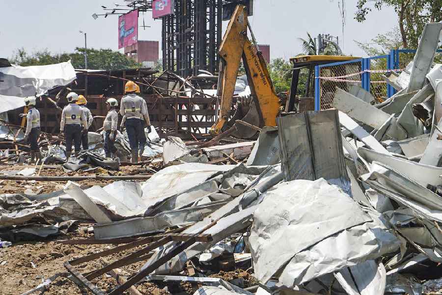 Mumbai | In pictures: Rescue operations continue at the hoarding ...