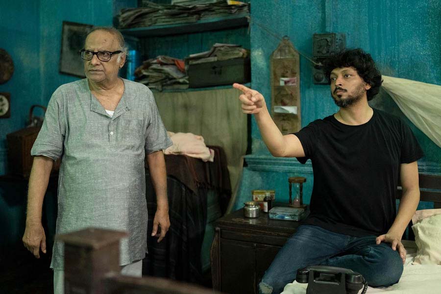 Lead actor Paran Bandopadhyay and director Samik Roy Choudhury on the sets of Beline