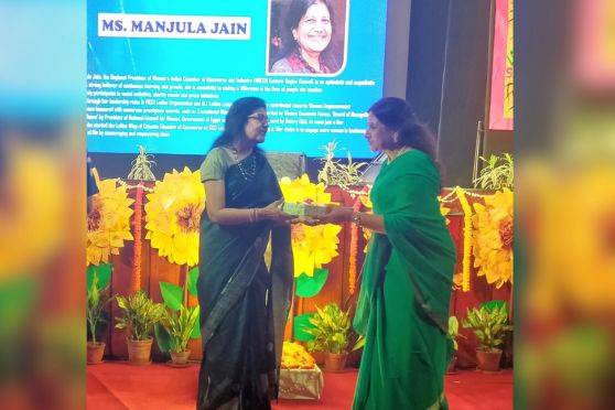 Guest of Honour - Manjula Jain, Regional President of the Eastern Region of Women’s Chamber of Commerce and Industry (WICCI) being felicitated