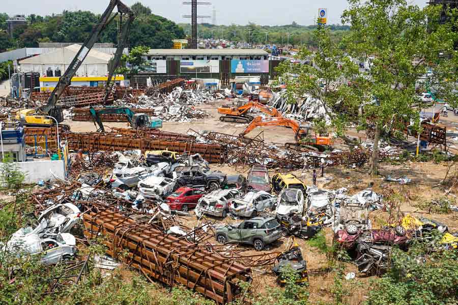 Mumbai hoarding crash: 73 damaged vehicles retrieved; debris removal work still on