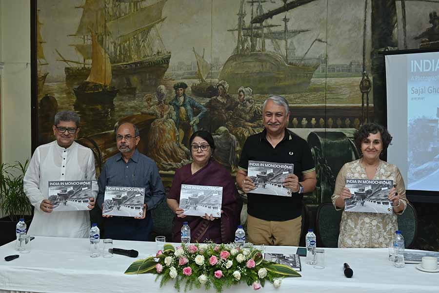 (L-R) Tridib Kumar Chattopadhyay, Sajal Ghosh, Anita Agnihotri, Rajarshi Banerji and Jael Silliman unveil Sajal Ghosh’s second book, ‘India in Monochrome’ (Bee Books), at the Bengal Club on May 12