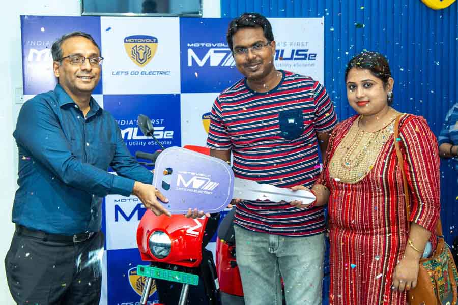 Raju Roy and his wife receive keys to his new e-scooter at the Taratala showroom of Motovolt on May 14.
