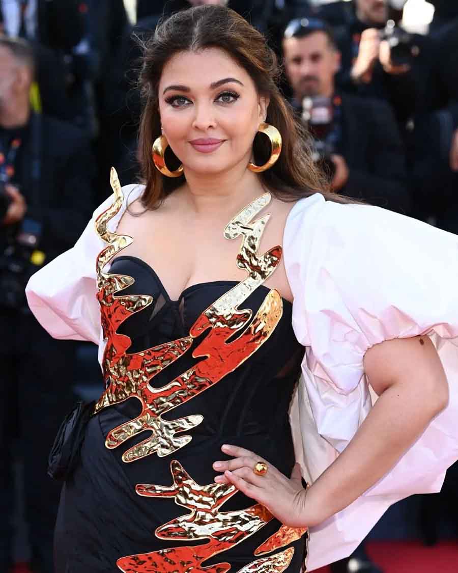 Aishwarya Rai Bachchan | Aishwarya Rai Bachchan stuns at Cannes in ...