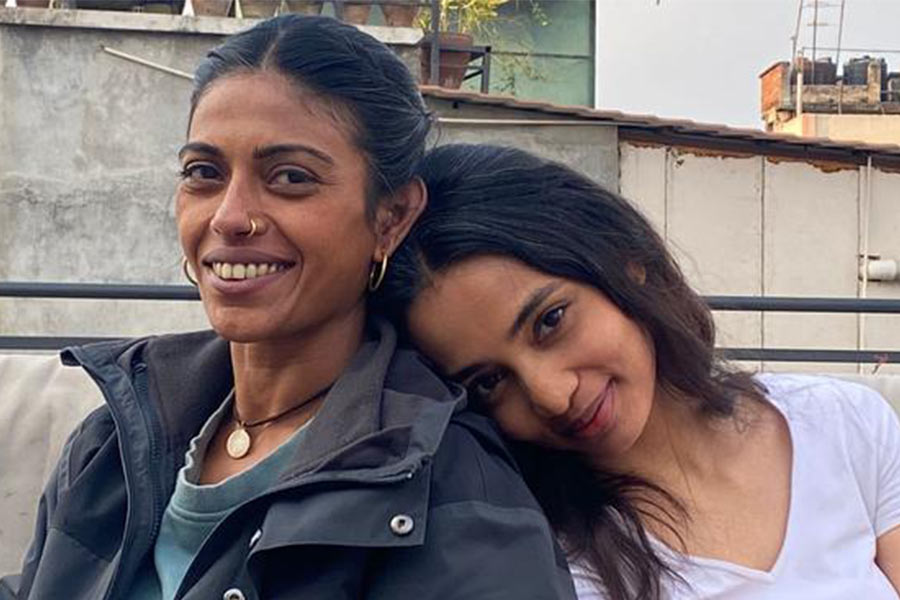 Anasuya and her co-star Omara Shetty unwinding after shoot