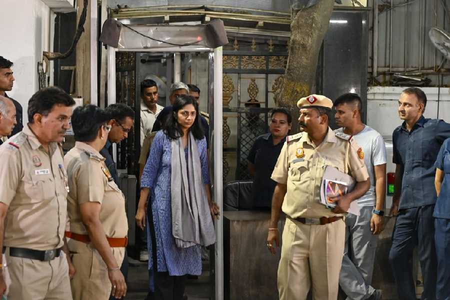 Swati Maliwal | Swati Maliwal case: Police collect evidence from CM house,  teams formed to look for Bibhav - Telegraph India