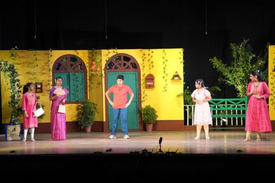 The highlight of the evening was the comic satire ‘Sunday Costs Twenty Thousand Rupees', where the cast’s portrayal of the various quirky characters was met with resounding appreciation 