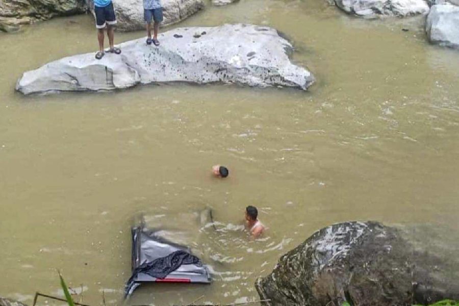 Rescue operation underway after a taxi with tourists fell into a river near Singtam