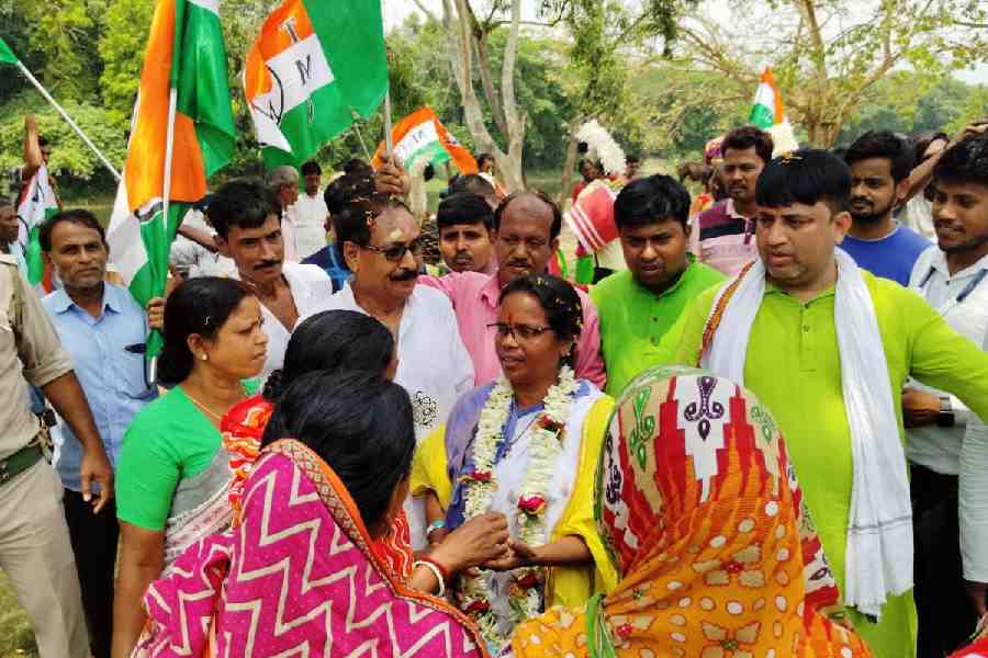 Trinamool's Mitali Bag interacts with Arambagh constituents.
