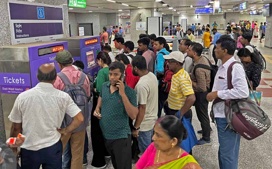 People queued up at the ticket vending machines at Howrah Metro Station to buy tickets as the bus and ferry services were affected due to the polls  