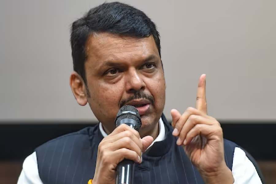 Devendra Fadnavis | Congress Slams Devendra Fadnavis Over FDI Data ...