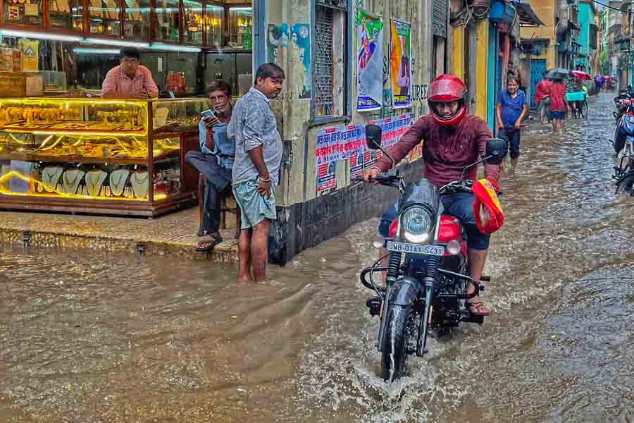 In pictures: From south to central and north, midday rainstorm catches Kolkatans off-guard