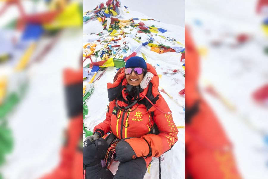 Mount Everest | Naval Officer's Daughter Becomes Youngest Indian To ...