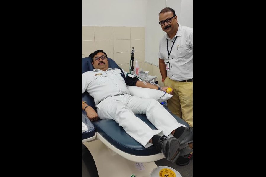 Technocity police station inspector-in-charge Somnath Bhattacharyya donates blood at Tata Medical Center last week