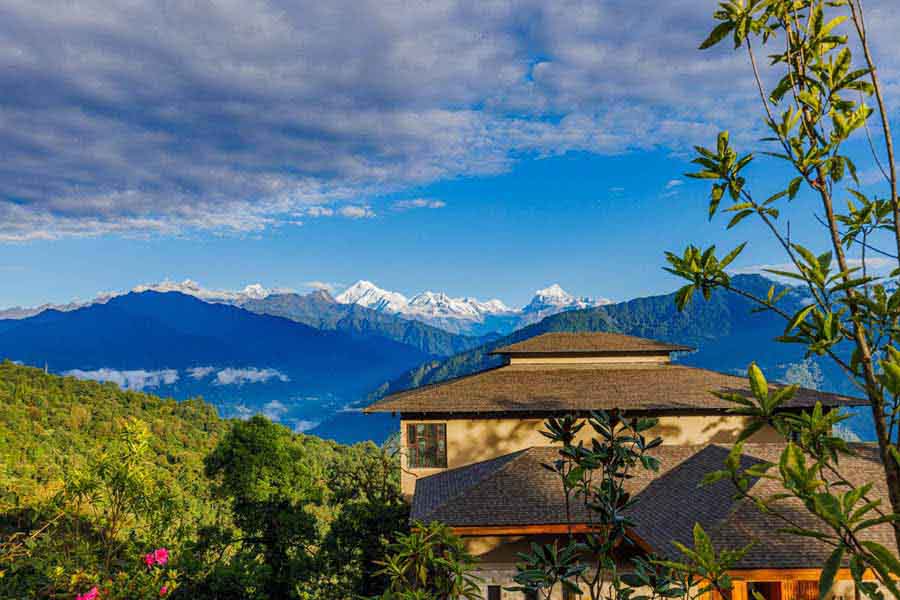 The Taj Guras Kutir Resort & Spa in Gangtok is set amidst Sikkim’s lush greenery, with an unforgettable panoramic view of the Kanchenjunga