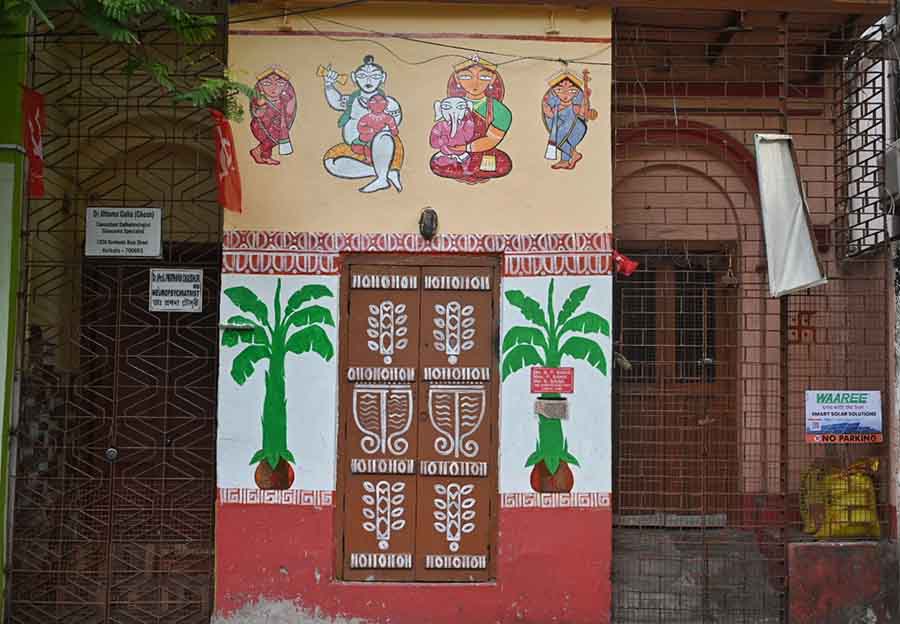 A north Kolkata house adorned with artistic graffiti