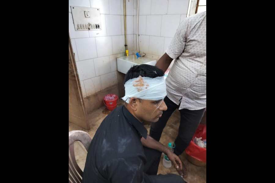 A central force jawan, who was part of Jhargram BJP candidate Pranat Tudu's security, suffered injuries in the head when bricks were thrown at them allegedly by Trinamool supporters at Garbeta in Jhargram on Saturday.