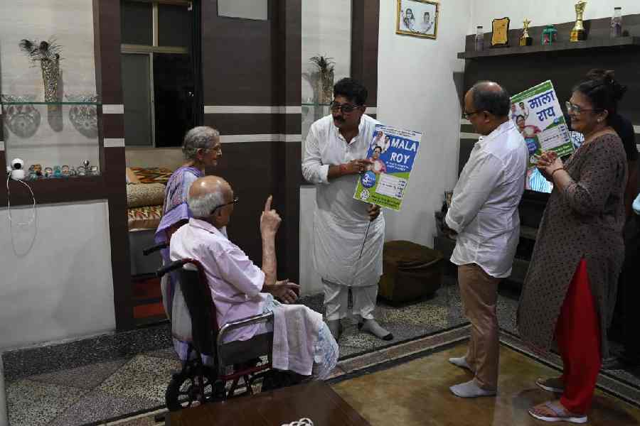 KMC ward no. 70 councillor Ashim Bose campaigns for TMC candidate Mala Roy for Kolkata South at Alexandra Court, Chowringhee Road.