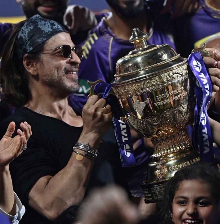Shah Rukh, who is the co-owner of KKR, sported a black t-shirt and held the IPL trophy for a picture. KKR clinched their third IPL trophy on Sunday after winning the match by eight wickets and nearly 10 overs to spare.