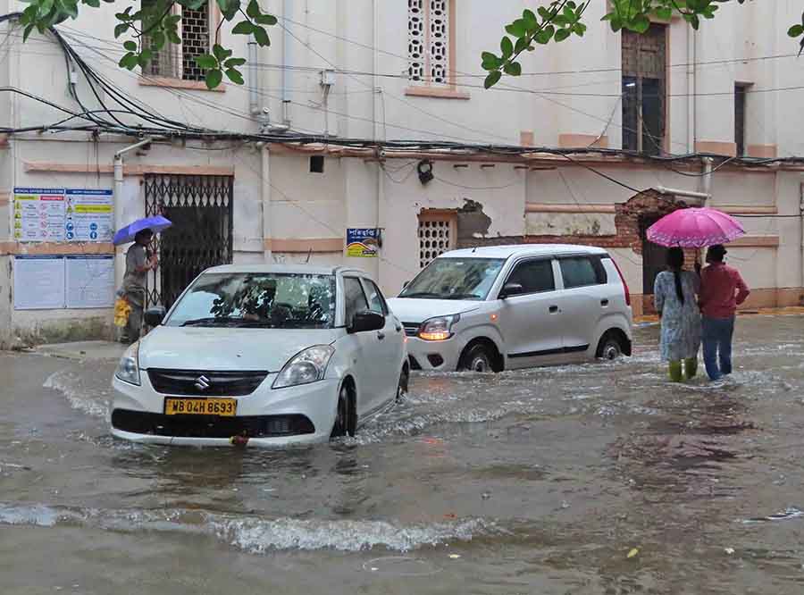 Cars negotiate the waterlogged premises at Calcutta Medical College and Hospital