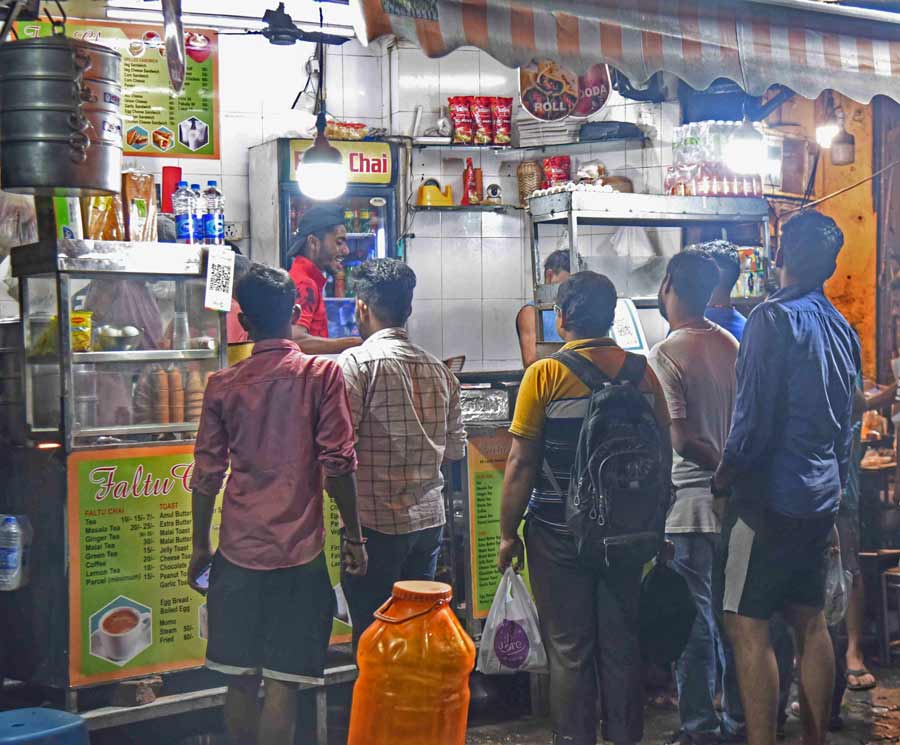 Fast food centres selling rolls, chowmein, tea etc. also reopened and customers were seen queueing up on Monday evening after Cyclone Remal bid adieu   