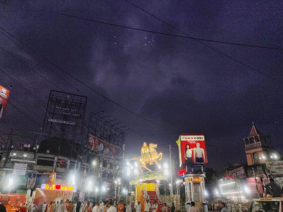 The sky on Tuesday was generally cloudy. With 33°C recorded as the maximum temperature, the humidity was 98% causing discomfort after a rainy Monday   