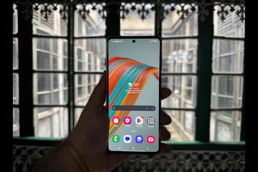 The phone comes with a big, bright Super AMOLED display