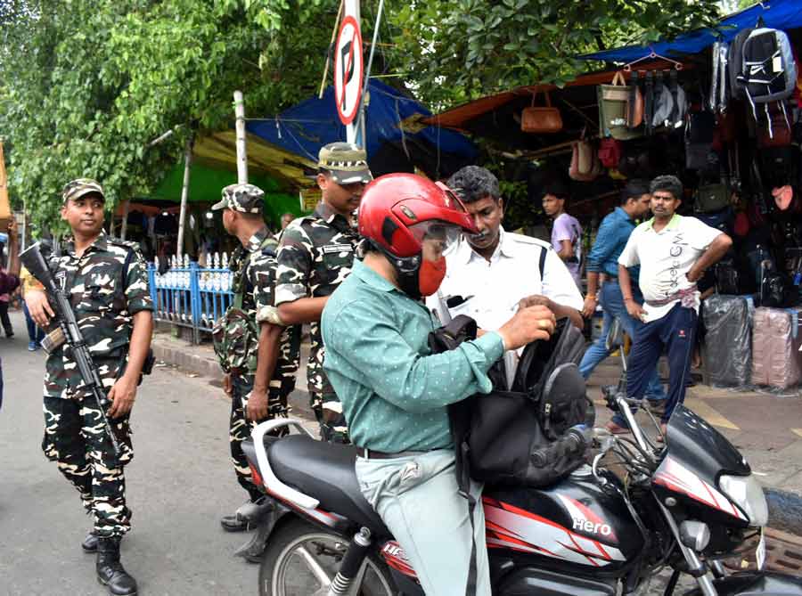 Kolkata Police with Central Force conducted a Naka checking at Dharmatala ahead of the 7th and final phase of Lok Sabha election which is scheduled on June 1 