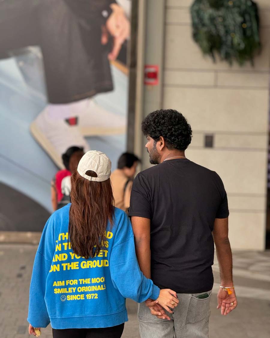 While Nayanthara wore an oversized blue sweatshirt with black shorts for her day out, Vignesh opted for a black t-shirt and grey jeans. 