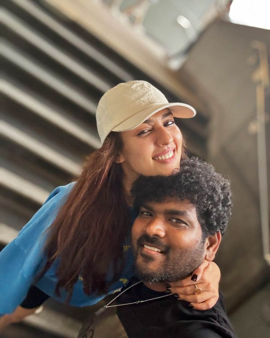 The couple cosied up for a romantic selfie during their city walk. Nayanthara complemented her casual look with a white baseball cap and Vignesh flaunted his silver chain in the photo.