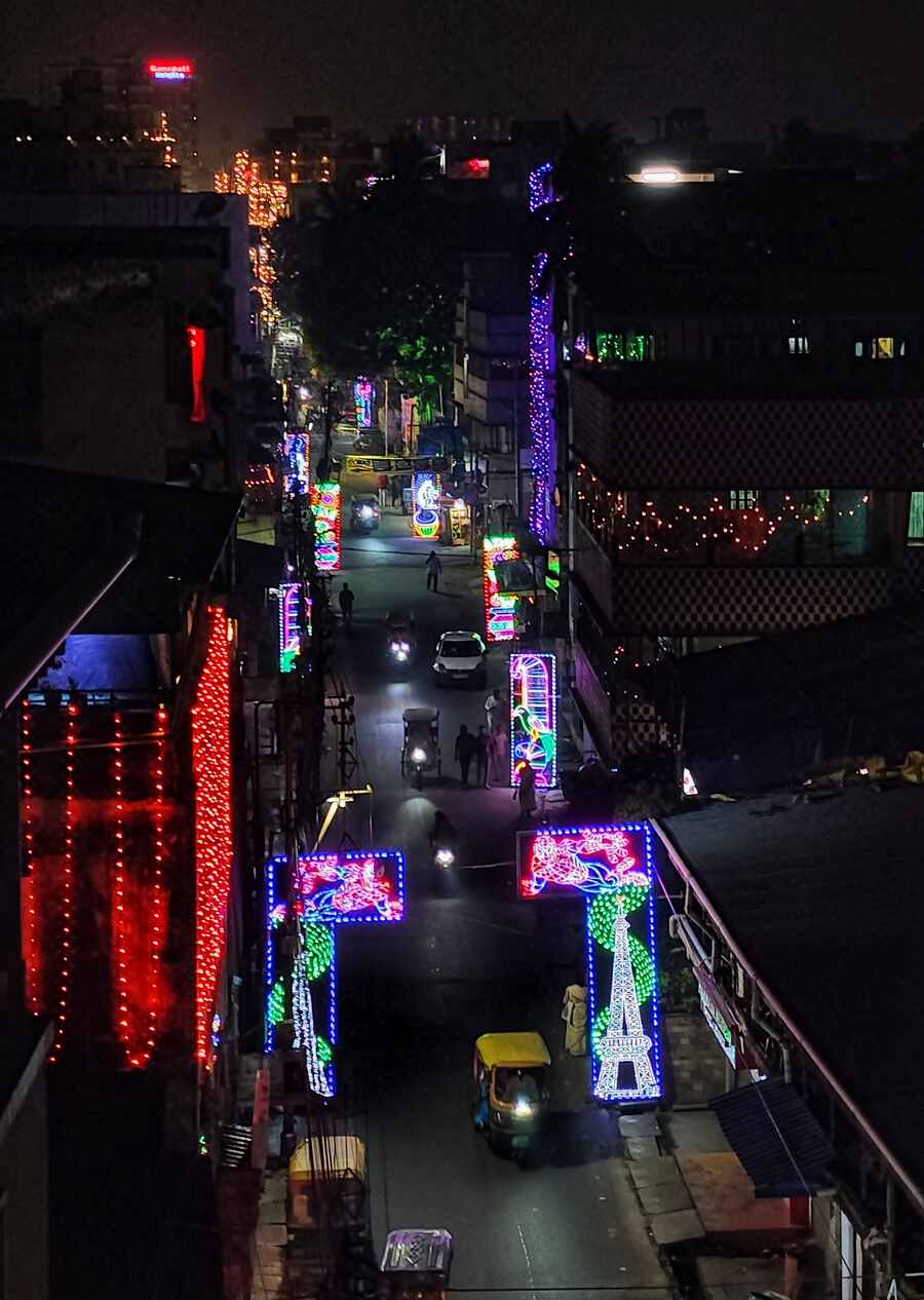 Lights adorned every neighbourhood of Kolkata on the occasion of Kali Puja and Diwali 