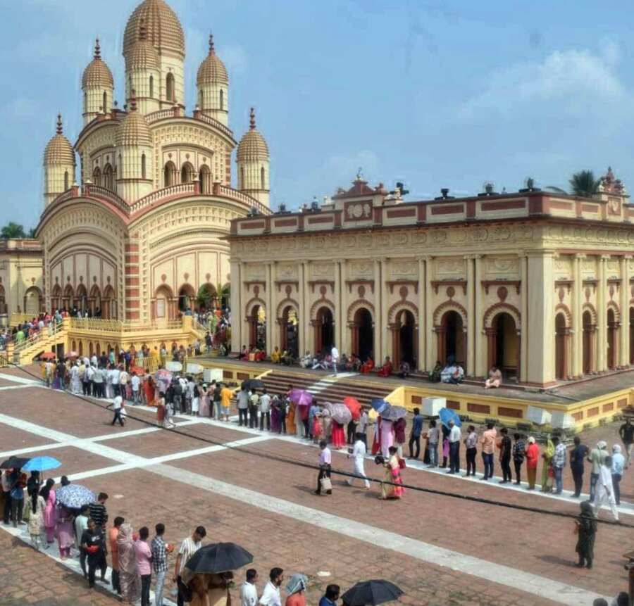 Devotees queued up at Dakshineswar temple to offer prayers to goddess Kali on Thursday afternoon 