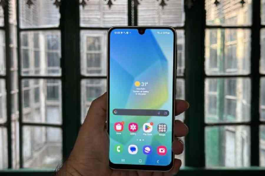 The design language mirrors the more expensive phones in the Galaxy A series