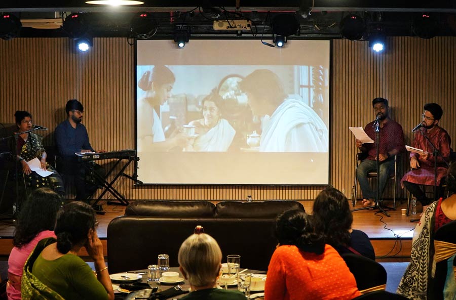 RobiBar-A Ritu at TopCat CCU in Topsia rustled up a delectable fusion of cinema, music, and food inspired by filmmaker Rituparno Ghosh’s film adaptations of works by Rabindranath Tagore, on October 20
