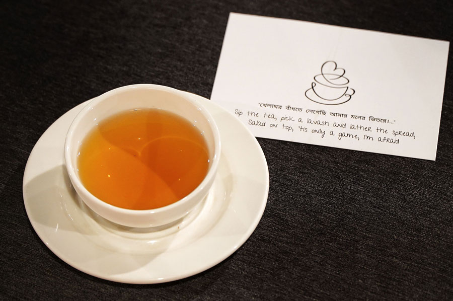 The dinner was inaugurated with a steaming cup of Darjeeling second flush tea paired up with Lavash ‘nimki’, roe of Rohu, a local mushroom chargrilled potato spread, and a salad. Each course came with a riddle card