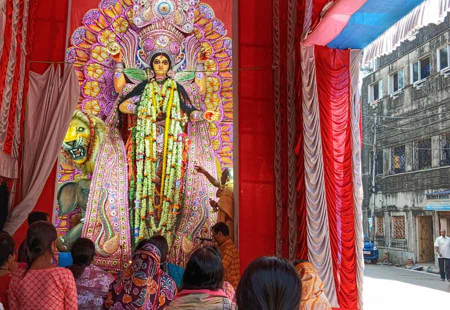 Devotees attend Navami ‘aarti’ for Jagaddhatri Puja at Bagbazar United Club in north Kolkata on Sunday  