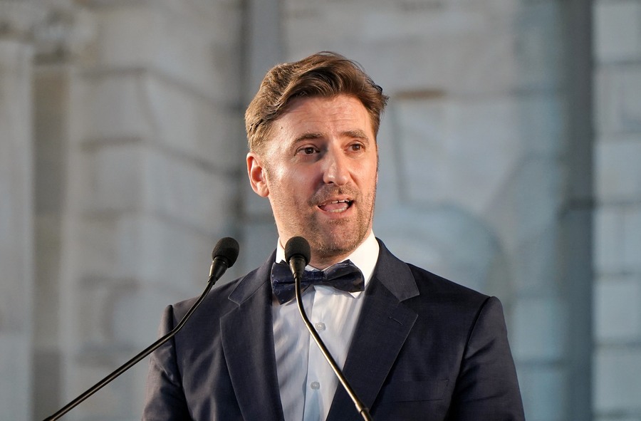 The evening began with a welcome address by Alliance Française du Bengale’s executive director Nicolas Facino. ‘Over the past two editions of this concert series, we have seen the transformative power of music, and its ability to unite people from different backgrounds. We promise to take things up a notch with this edition, and today is the first in a series of five concerts!’