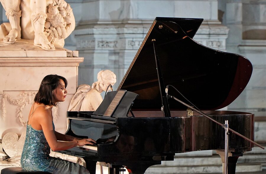 While the theme was ‘Romance on Piano’, Kim delivered much more. Her performance comprised six scintillating pieces by Beethoven, Chopin, Liszt, Debussy and Bizet 