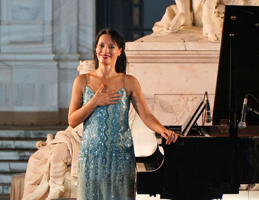 Kim wrapped up her performance to an unrelenting standing ovation. ‘This has been a wonderful evening, and it was an honour to perform at this historic venue,’ she said, signing off with a bow of gratitude 